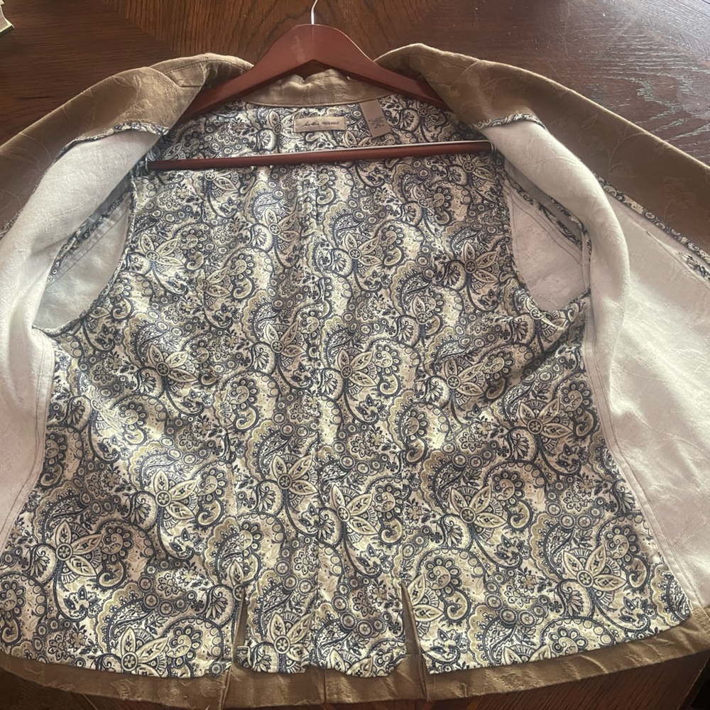 Women's  Beautiful Tan Jacket - Picture 5 of 6